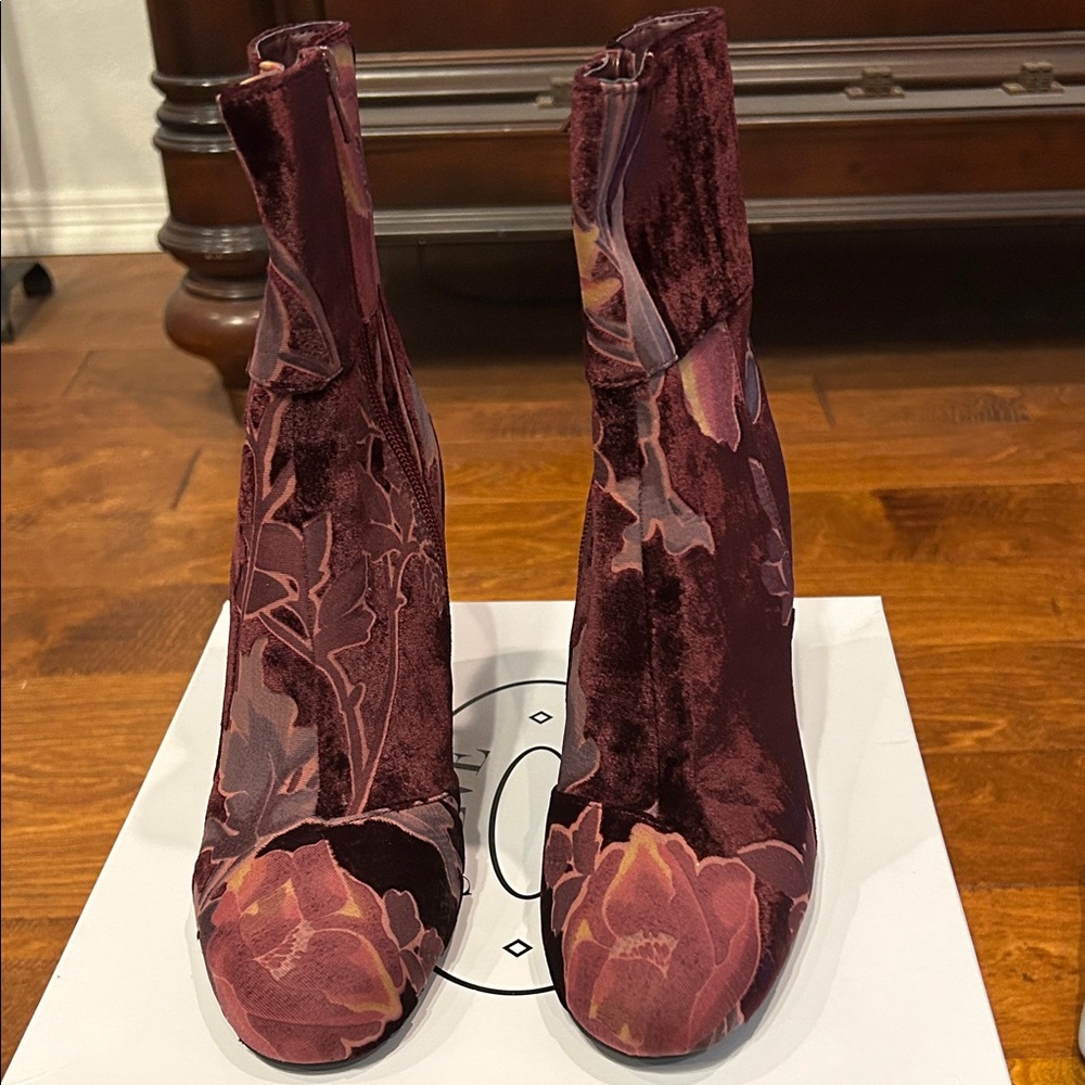 Steve Madden - Grand Burgundy Velvet Print Side Zip Boot, size 9. NWT